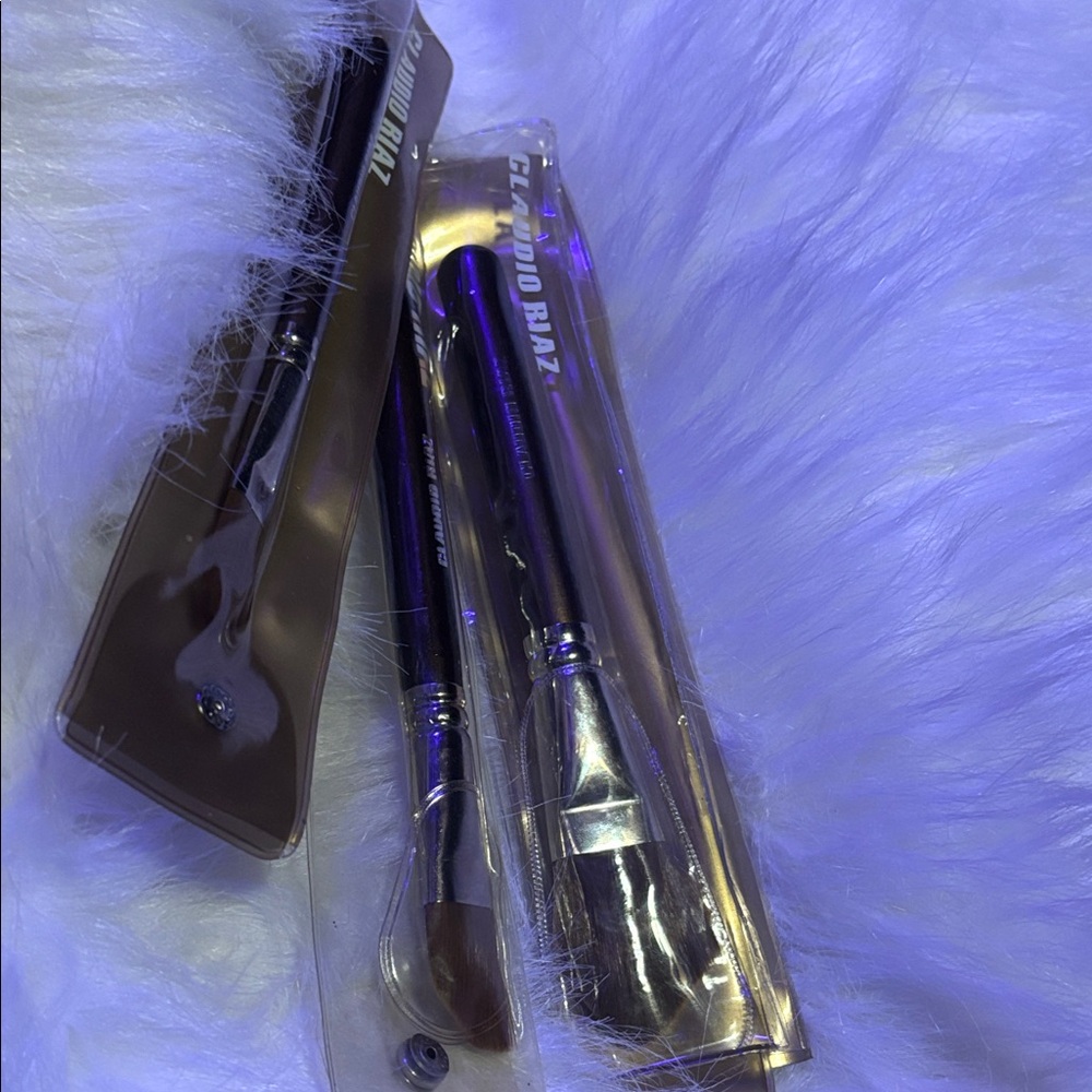 Claudio Riaz Makeup Brushes Set - Picture 2 of 5
